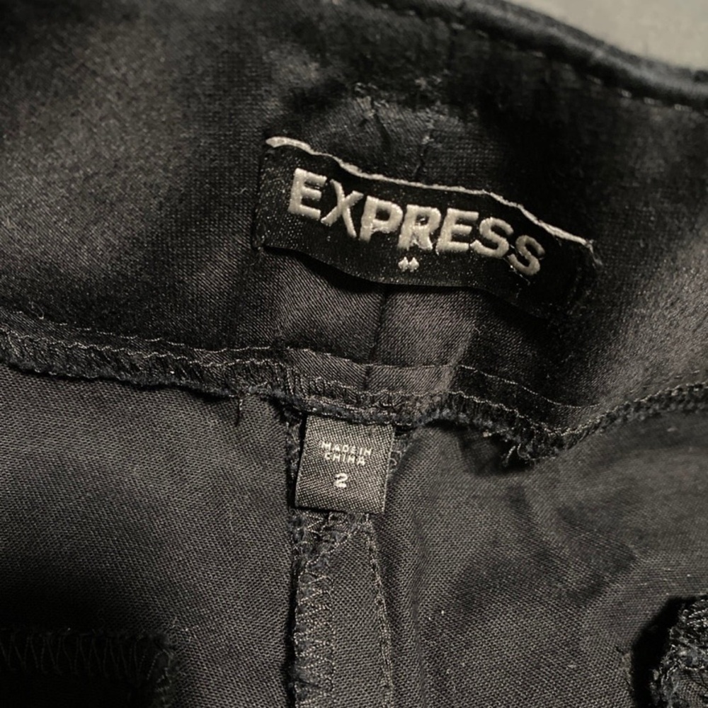 Express Shorts - Picture 5 of 6